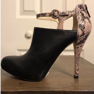 Enzo Angiolini Black Snakeskin Heels